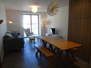 Confort et modernité: Appartement 60m² pour 4 personnes avec balcon, WIFI, proche du centre et pistes. - FR-1-198-164 - 3