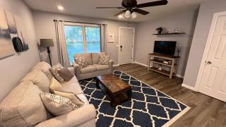 New Spacious Renovated Townhouse - - 4