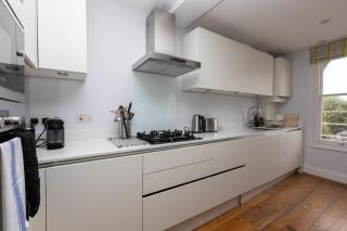 Spacious 3 Bedroom in Notting Hill with Balcony - London - 6