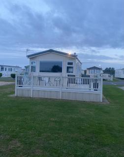 L25 L&g Caravan hire 6 berth millfields family only and lead person must be over 30 MAX 4 ADULTS - Ingoldmells - 6