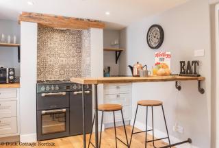 Duck Cottage - Grade II Listed cottage, village location, nr Holt - Letheringsett - 6