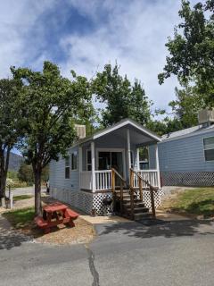 Mountain Gate RV Park and Cottages - Redding - 4