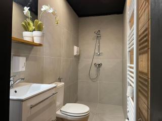 Cosy apartment in Family Compound - Turany - 4