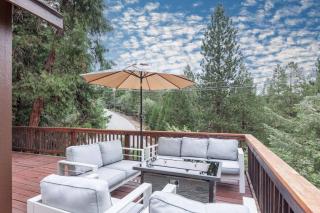 Hillside Hideaway - game rm - master spa - Luxury - Lake Arrowhead - 9