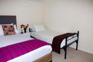 Surat Bay Lodge by the Sea/Backpackers Hostel - Owaka - 2