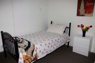 Surat Bay Lodge by the Sea/Backpackers Hostel - Owaka - 4