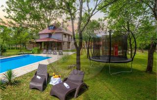 4 Bedroom Amazing Home In Otocac - Otočac - 9