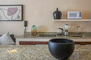 Modern Studio Pool Access Near Downtown A105 - 5