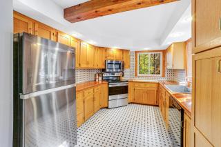 Cozy Cabin in the Woods - 4