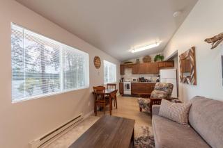 Cozy Duplex Unit - Beautiful Lake Views! - Valley - 4