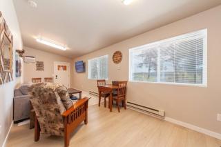 Cozy Duplex Unit - Beautiful Lake Views! - Valley - 3