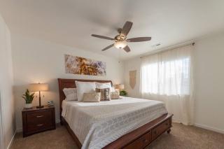 Modern Decor & Style KING bed Wifi with Garage - Spokane - 5