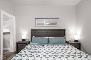 Historic Manor with 8 BDRMS 9 BATHS & 3 Kitchens - 2