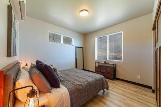 Beautiful Triplex Unit With Spectacular Lake View! - 2