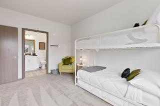 New 2 Bd 2 Bth Near Perry Dist and Downtown - 4