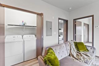 New 2 Bd 2 Bth Near Perry Dist and Downtown - 1