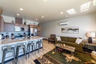 Wonderful Triplex Unit With Spectacular Lake View! - Valley - 6