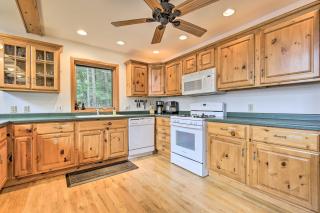 Waterfront Lake Tomahawk Cabin with Game Room! - Lake Tomahawk - 2