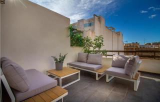 Stunning Apartment In Santa Pola - 1