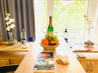 Welcome to Messe! Two-bedroom SmartApartment &Balcony - Hannover - 4