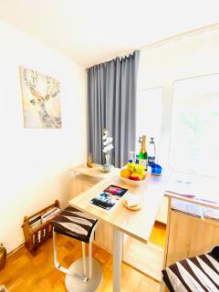 Welcome to Messe! Two-bedroom SmartApartment &Balcony - Hannover - 5