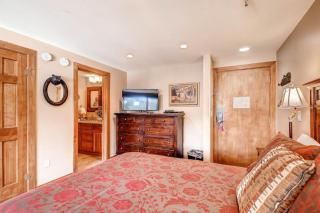1 Bedroom Ski In, Ski Out Mountain Vacation Rental Located Next To Historic Main Street In Downtown Breckenridge - 5