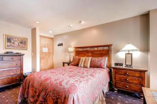 1 Bedroom Ski In, Ski Out Mountain Vacation Rental Located Next To Historic Main Street In Downtown Breckenridge - 4
