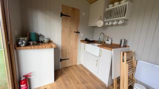 Shepherds Hut at Cedar Gables - 5