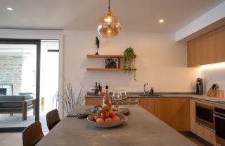 Genoa - Sleeps 6 - Lakefront Apartment - 2