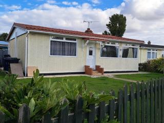 Beach & Tonic beachside chalet - Humberston - 5