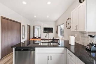 New 2 Bed 2 Bath Near Perry Dist and DT - 2