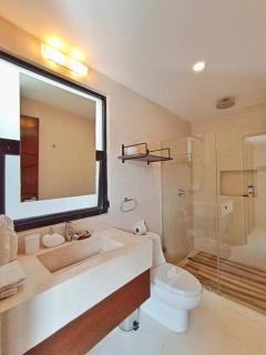 Saskab 10 Lovely 2BR PH, minutes from the sea & downtown! - 4