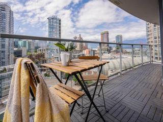 Downtown King Suite-Surround Views-Pool/Gym/Parkng - 0