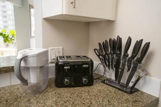 Downtown King Suite-Surround Views-Pool/Gym/Parkng - 7