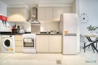 Calm Studio at Carson C DAMAC Hills Dubailand by Deluxe Holiday Homes - Dubai - 1