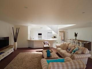 Beachfront Retreat - Ducted Air - Free Wifi - Coffs Harbour - 3