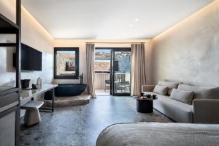 Aeonic Suites and Spa - 3
