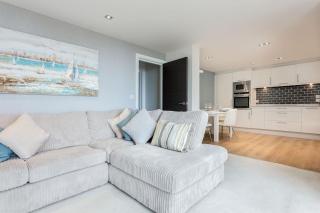 Stunning 2 bed apartment, fabulous sea view & 2 minutes to beach with parking - Southbourne - 0