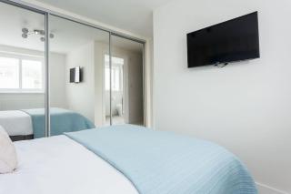 Stunning 2 bed apartment, fabulous sea view & 2 minutes to beach with parking - Southbourne - 8