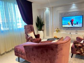 Iconic Tower Pink Room - Lagos - 8