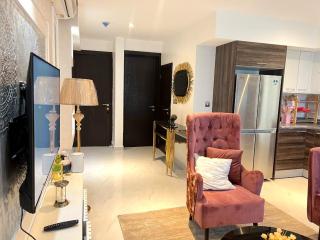 Iconic Tower Pink Room - Lagos - 3