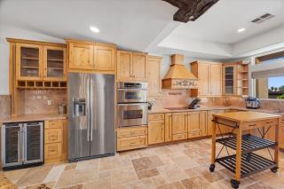 Luxury villa with pool and spa - 3