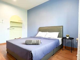8 pax house . Chill Relax Home . Town . 4BR3BA - 1