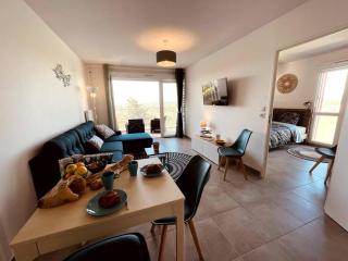 RAVISSANT T2 AVEC VUE MAGIQUE SUR L'ETANG DE THAU - 2