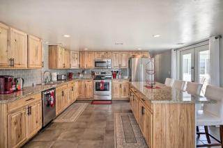 2 Mi to Lake Havasu State Park Home with Pool! - 9