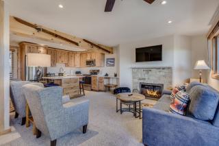 Laurelwood Condominiums 106 - 7