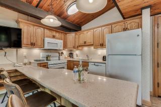 Laurelwood Condominiums 209 - 6