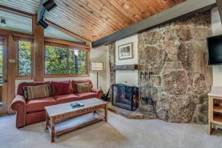 Laurelwood Condominiums 209 - 8