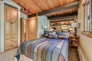 Laurelwood Condominiums 209 - 3