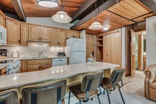 Laurelwood Condominiums 209 - 5